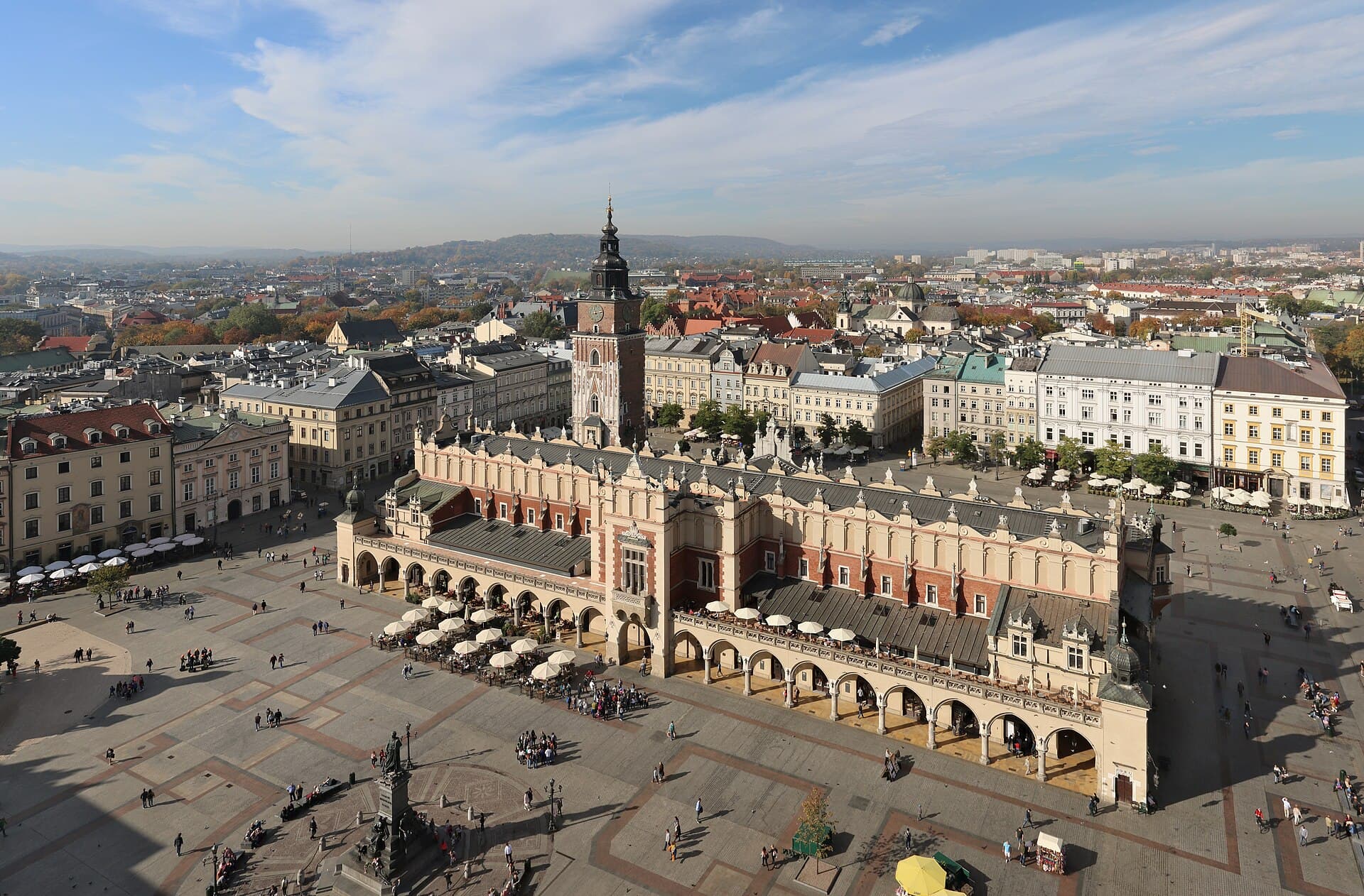 Sukiennice visto da basílica