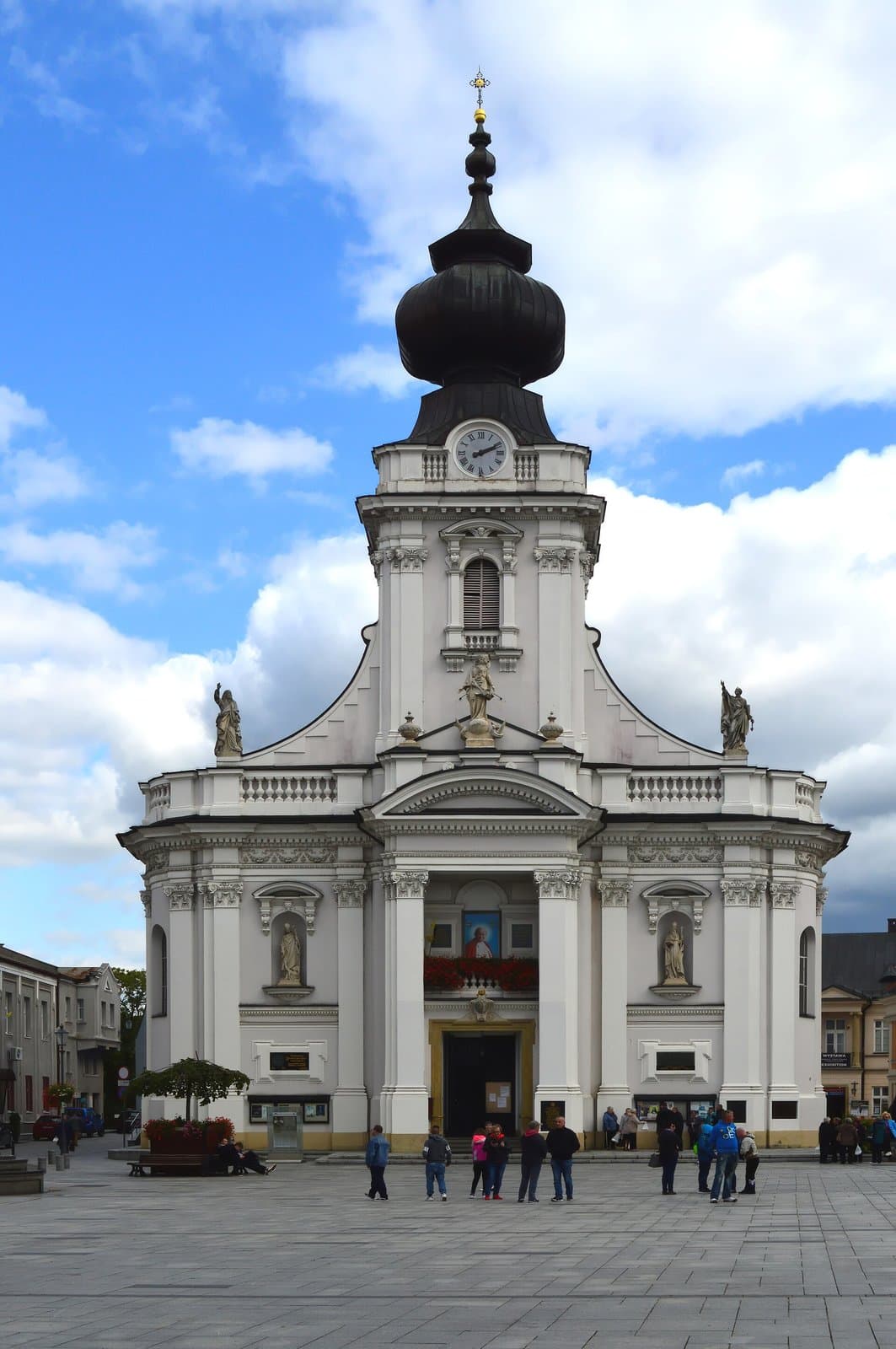 Wadowice e as colinas do Beskid Mały ao fundo