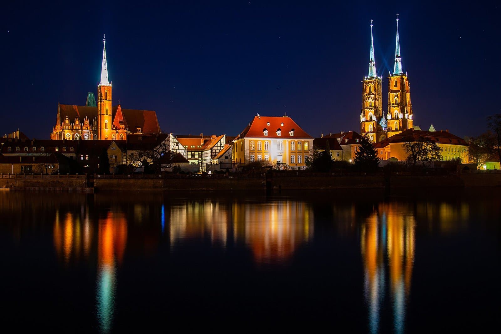 Ostrów Tumski com a catedral e os lampiões a gás
