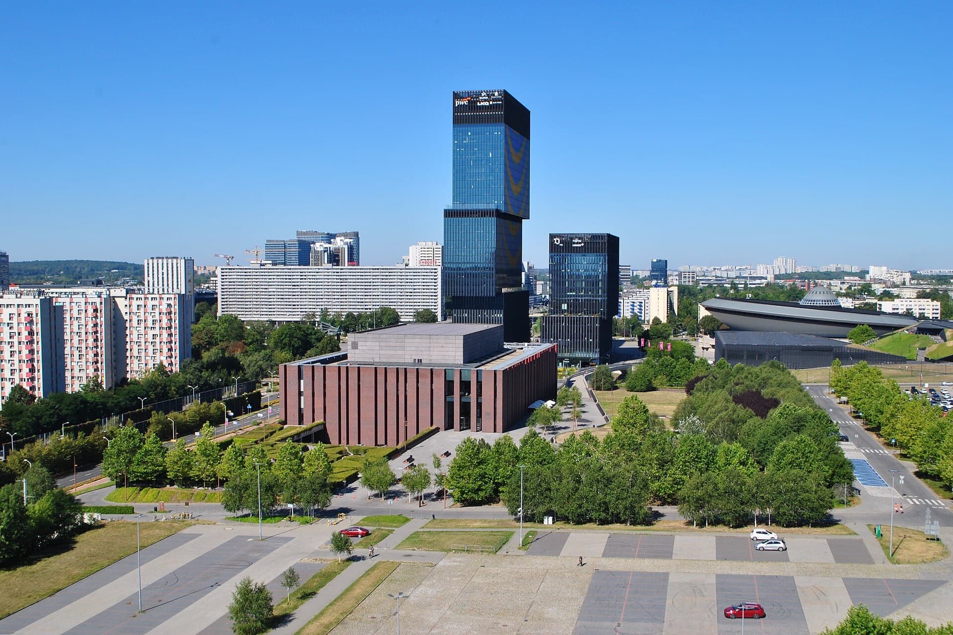 Zona de Cultura de Katowice com o Spodek e a sede da NOSPR